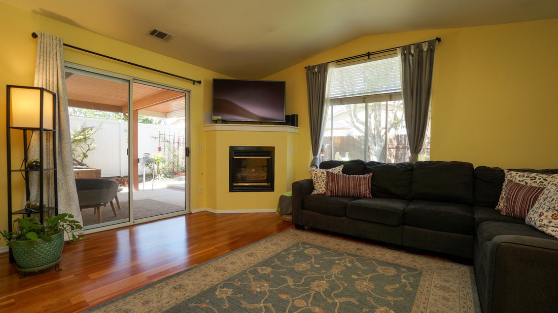 1558 Deschutes Avenue, Ventura, CA 93004 - Living Room
