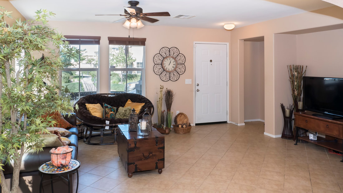 2555 Kenwood Court, Palmdale, CA 93550 - Great Room (4)