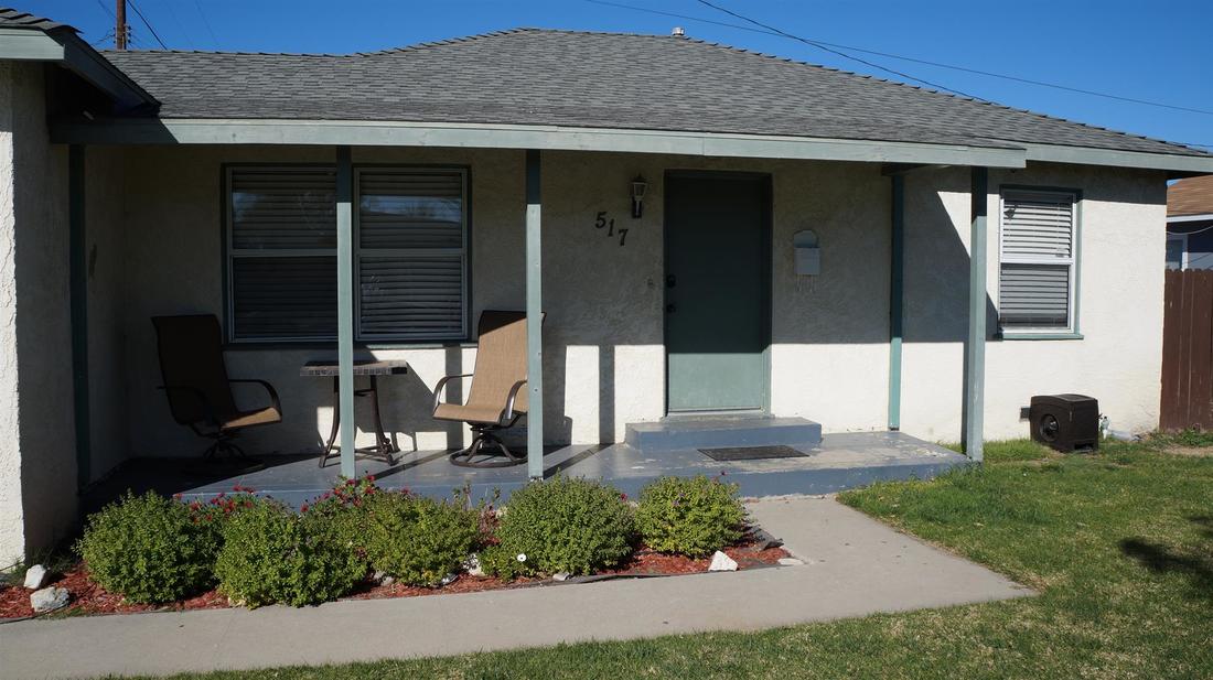 517 West Juniper Street, Oxnard, CA 93033 - Front Porch