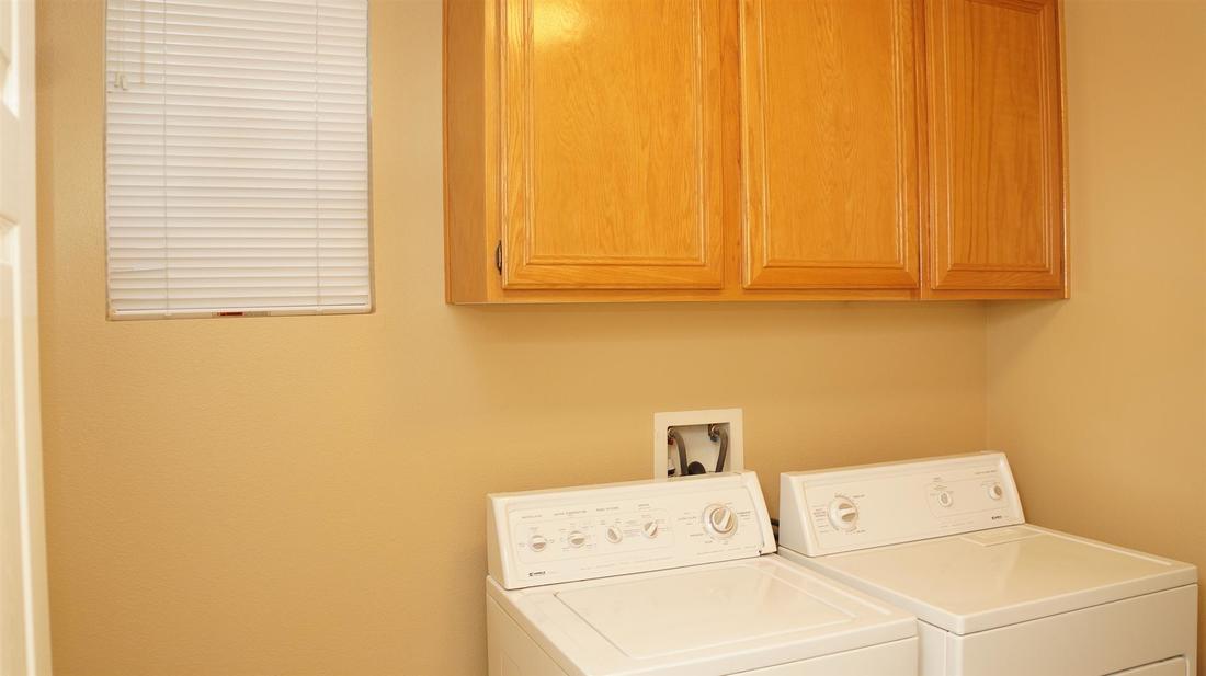 27511 Nike Lane, Canyon Country, CA 91351 - Laundry Room