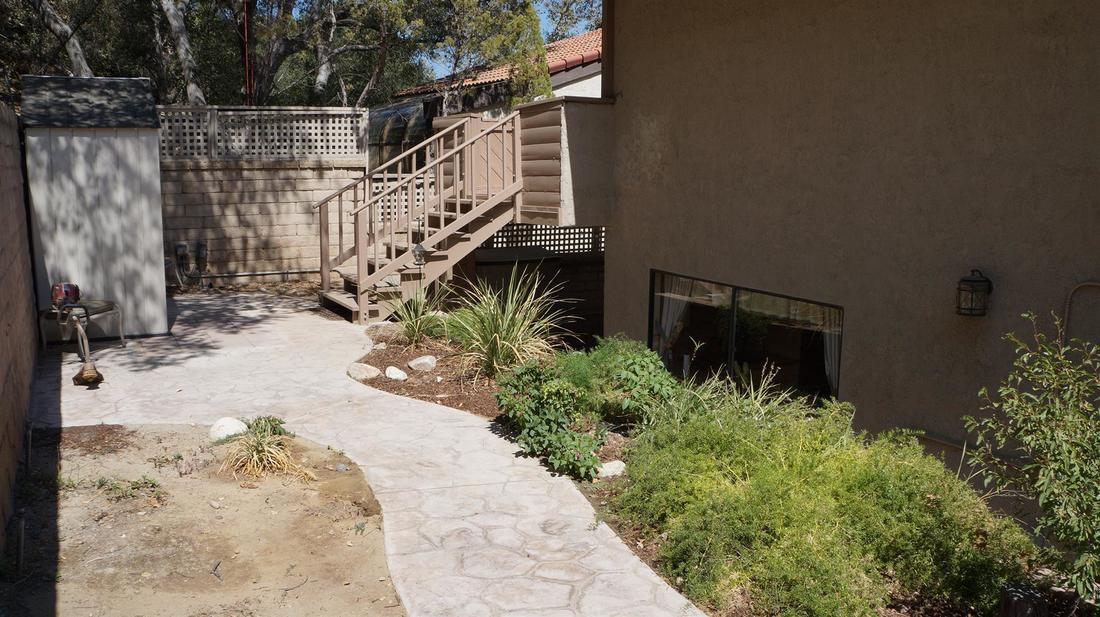 23710 La Salle Canyon Road, Newhall, CA 91321 - Side Yard